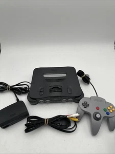 Consola Nintendo N64 negra, cables y mando gris funciona muy bien - Imagen 1 de 8