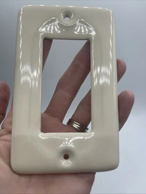 Cubierta de placa de interruptor de luz de porcelana vintage MCM restauración casi amarilla NOS Foto 1 de 4