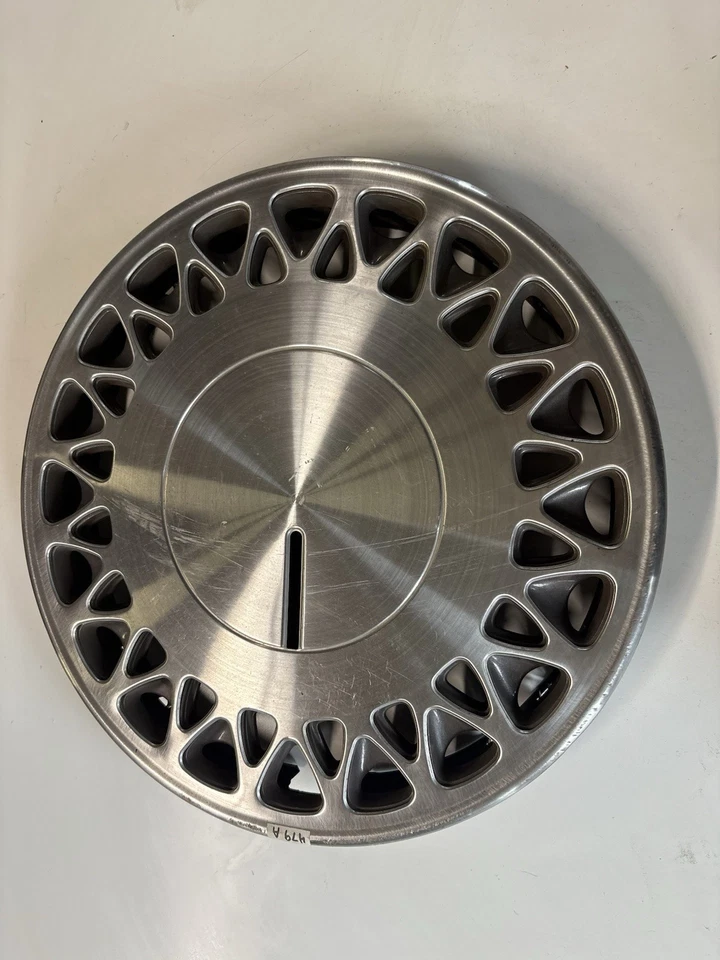 (1) Колпак колеса 15 дюймов для Plymouth Grand Voyager 1991-1993 годов выпуска от оригинального производителя P/N 4684028 - Изображение 1 из 4