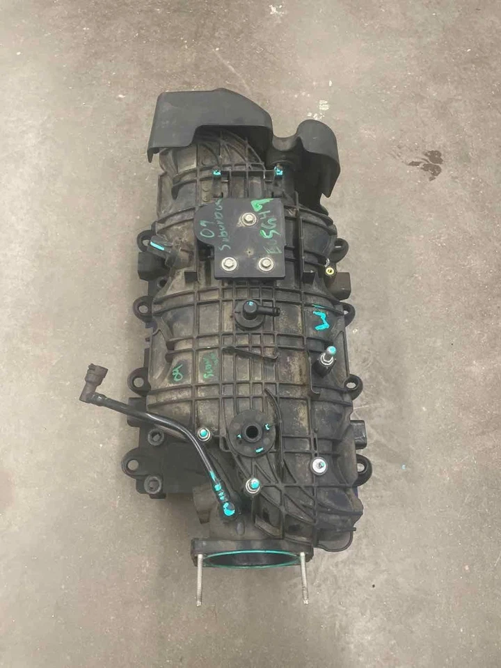 Chevy Suburban 2009 colector de admisión OEM 5,3 L V8 compatible con Silverado Foto 1 de 4