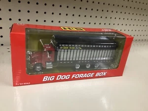 1:64 H&S Big Dog Forage Box w/ Red Peterbilt 385, SpecCast - Picture 1 of 2