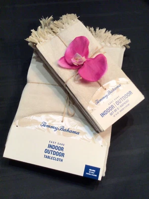 TOMMY BAHAMA Mantel y Servilletas 60 x 104 FÁCIL CUIDADO Interior/Exterior Caqui Flecos Foto 1 de 4