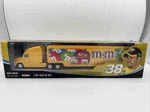 NASCAR m&m's #38 Elliott Sadler 1:64 plataforma de remolque fundido a presión Winners Circle  - Imagen 1 de 3