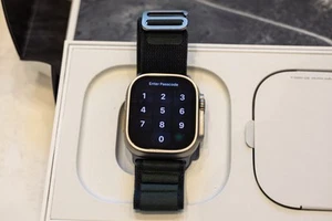 Apple Watch Ultra 49mm Titanium Case with Two Bands (Alpine & Trail Loop) - Photo 1 sur 7