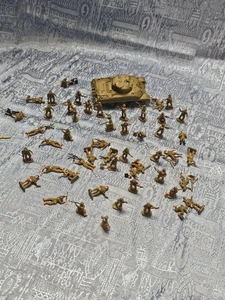 51 piece 1/72 WW2 military men. with tank, ( tank in bad shape) - Picture 1 of 13