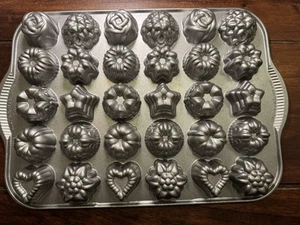 Nordic Ware Backform Mini Gugl Bundt Cake & Candies Pan - Bild 1 von 5