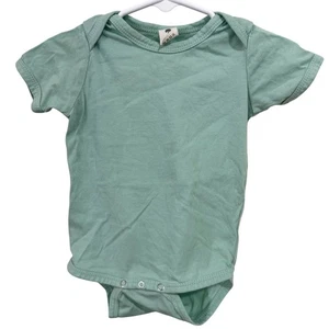Kate Quinn Green Lap Neck Short Sleeve Bodysuit Size 6-12 Months Organic Cotton - Picture 1 of 3