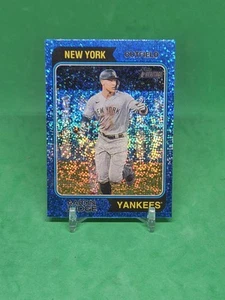 AARON JUDGE (RIFRATTORE CROMATO BLU SCINTILLANTE) 2023 Topps Heritage #152 NY YANKEES - Foto 1 di 1