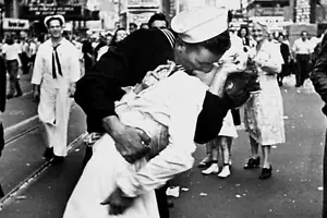 Stampa Baciare la guerra dietro - Foto 1 di 1
