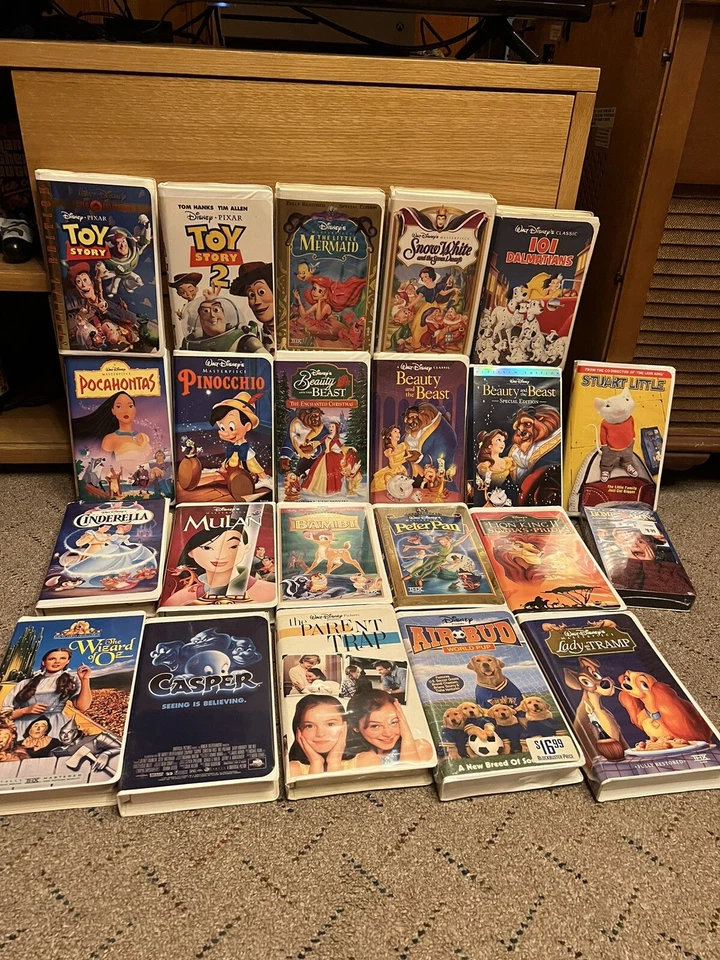 Disney VHS Tapes, Black diamond, Gold, masterpiece Collection 22 Total. - Image 1 of 4
