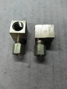 (2) 370-03-02 Brass Compression 90° Elbow 3/16" OD Tube to Female 1/8 NPT - Picture 1 of 1