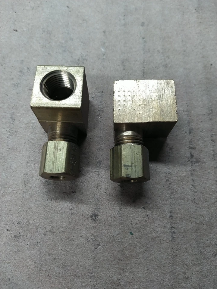 (2) 370-03-02 Brass Compression 90° Elbow 3/16" OD Tube to Female 1/8 NPT - Image 1 of 1
