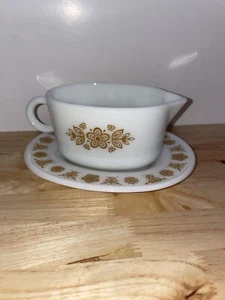 VTG PYrex Butterfly GOld Gravy Boat & Saucer Plate #77B & 77U ~ Great Condition - Picture 1 of 4