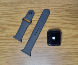 Apple Watch SE 1st Gen 44mm A2354 (Space Gray, Unlocked) - Fully Functional! - Zdjęcie 1 z 12