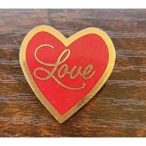 A.G.C Cleveland Brosche rot Emaille Love Herz in goldfarbenem Metall - Bild 1 von 3