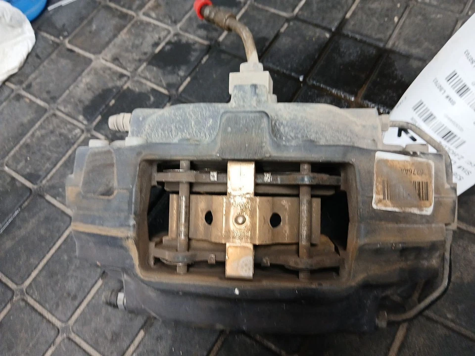 Pinza trasera derecha pasajero 68144270AA compatible con cargador 12-14 17-23 Opt BR4 3094445 Foto 1 de 4