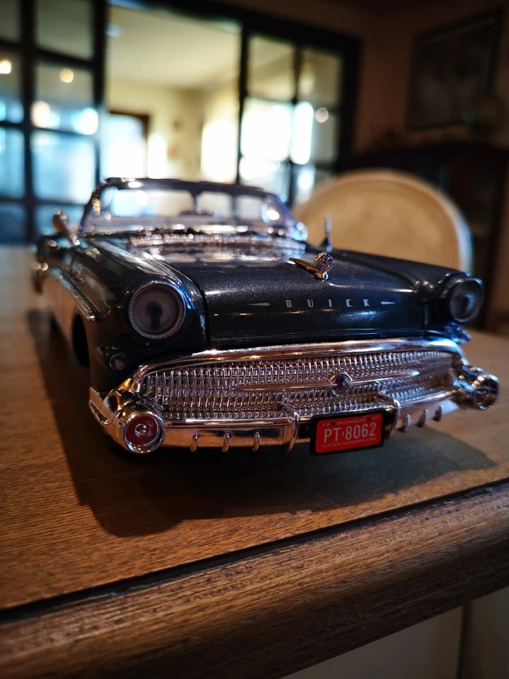 modellini auto 1 18 Motor Max American Classic 1957 Buick Road master Modellato  - Immagine 1 di 4