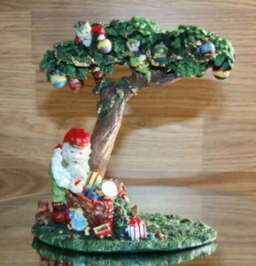 Santa and elf gathering gifts around FLAT tree with ornaments resin figurine VTG - Picture 1 of 12