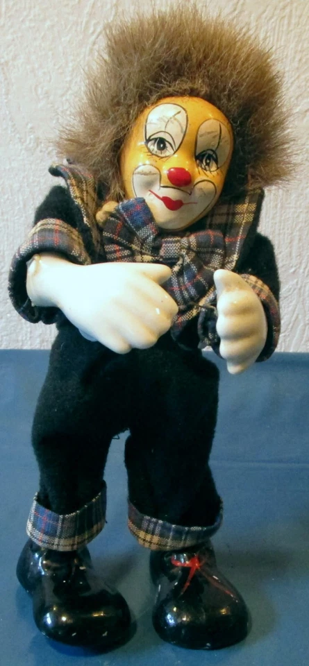 Clown Figur Dekoration stehend Hände, Kopf und Füße aus Porzellan (1) - Bild 1 von 1
