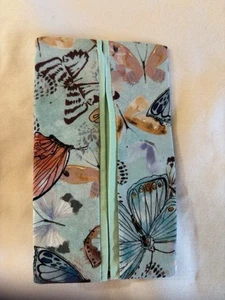 Porte mouchoirs de voyage - Papillons avec garniture vert clair - Mouchoirs NON inclus - Photo 1/2