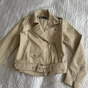 Zara Kurz Kunstleder Jacke Gr S - Bild 1 von 7
