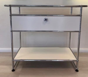 USM-Beistelltisch in weiß, Rohre: Chrom, 75 cm breit, 35 cm tief, 76,5 cm hoch - Bild 1 von 6