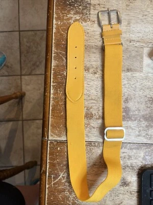 Cinturón de béisbol juvenil amarillo academia Foto 1 de 4