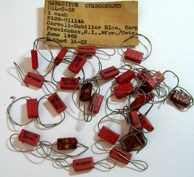 Condensadores condensadores de mica Cornell Dubilier Domino plateados nuevos de stock Foto 1 de 4