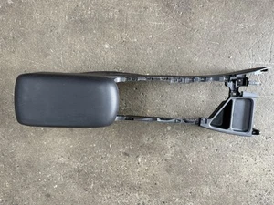 Toyota RAV4 2016-2018 consola central reposabrazos almacenamiento con panel de ajuste OEM ST38 - Imagen 1 de 10