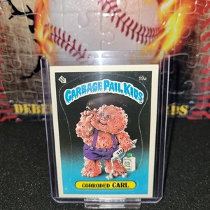Carta adesiva Carl corrosa Topps Garbage Pail Kids 1985 #19a - Foto 1 di 2