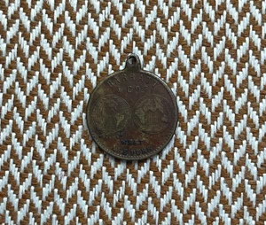 1911 Great Britain George V Coronation Bronze Token by Barrat & Co L2 - Picture 1 of 2