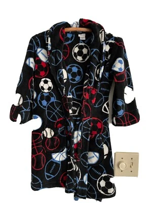 Bata Cherokee niño. Talla: pequeña. Color: azul con estampado deportivo. manga larga  Foto 1 de 4