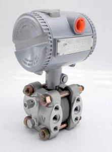 ABB Bailey Fisher Differential Pressure Transmitter PTSDDH1221B2100 - Picture 1 of 3