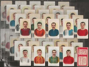 WILLS SCISSORS ISSUE-FULL SET- FOOTBALL CLUB COLOURS (50 CARDS) ALL SCANNED - Picture 1 of 11