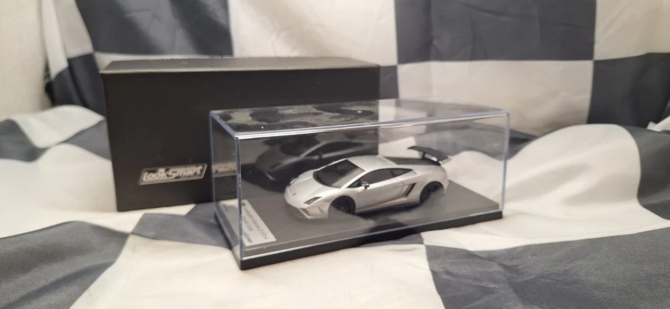LOOK SMART - LAMBORGHINI GALLARDO LP570-4 - 1:43 SCALE MODEL CAR LS427A - Image 1 of 4
