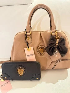 Juicy Couture Juicy Romance Satchel Umhängetasche mit Geldbörse & Schleife Schlüsselanhänger - Bild 1 von 13