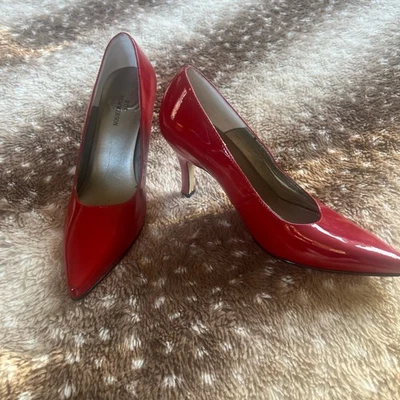 Zapatos de salón de punta puntiaguda de charol fino rojo de Ros Hommerson. Talla 6m, estilo años 80. Foto 1 de 4