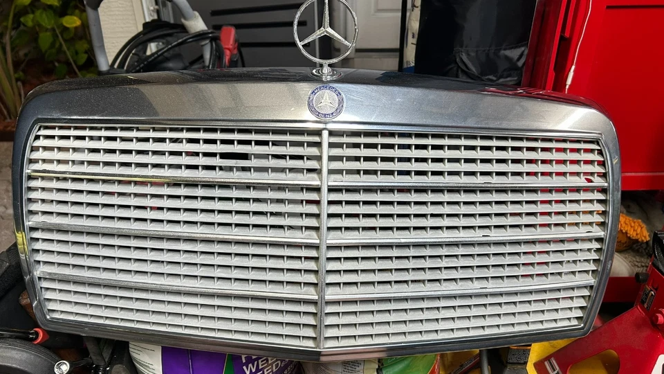 81-91 Mercedes W126 420SEL 560SEL 380SE Hood Grill Complete — 第 1/4 张图片