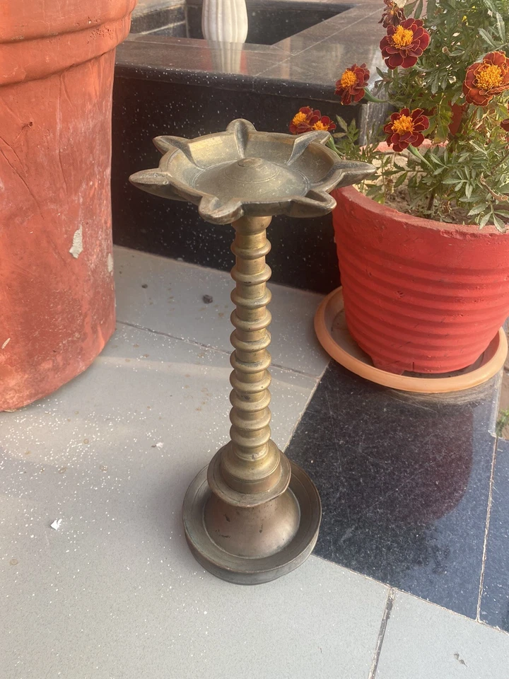Ancient Cast Bronze Hand Carved Beautiful Hindu Temple Oil Lamp Deepak Samai - Image 1 of 4