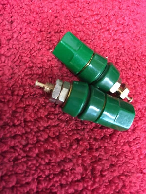 HH SMITH 257-104 GREEN  INSULATED BINDING POST 2 PCS - Image 1 of 2