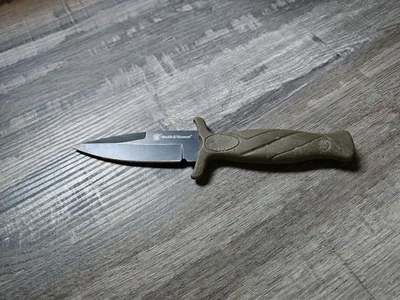 ¡BONITO! - CUCHILLO PEQUEÑO SMITH AND WESSON Foto 1 de 4