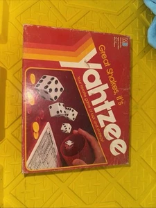 YAHTZEE PRATS DICES Shake CUP AND SCORE CARD- Vintage - Picture 1 of 1