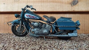MODELLO MOTO D'EPOCA IN METALLO FATTO A MANO TOURING MOTO STATUTO UOMO-CAVE - Foto 1 di 15