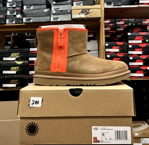 Stivali Ugg Classic Mini con Cerniera - Bambini e Neonati - Foto 1 di 5