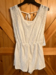 Almost Famous Ivory Lace Sleeveless  Romper Size M Nwt - Picture 1 of 5