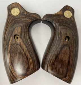 Colt Cobra Grips (2017) Smooth Walnut w/ Gold Medallions Altamont - Picture 1 of 1