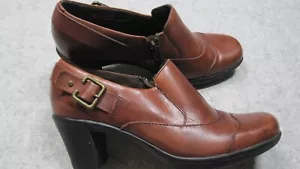 Clarks Bendable Shoe Women's 8.5 Brown Leather Buckle Detail Slip-on Block Heel - Picture 1 of 15