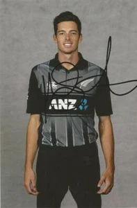 NEW ZEALAND: MITCHELL SANTNER SIGNED 6x4 ODI PORTRAIT PHOTO+COA - Picture 1 of 1
