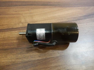YASKAWA SGM-01AWSU11 - Bild 1 von 3