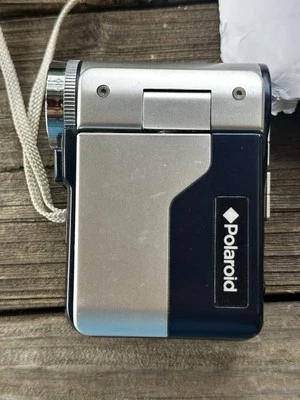 Polaroid CAA-03040S Camcorder Works Needs Memory Card + Camera Bag & Cords 5 - Image 1 of 4
